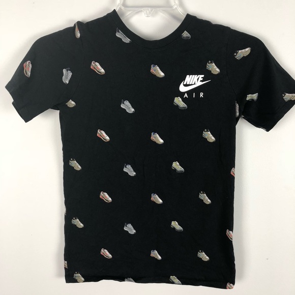 t shirt nike sneakers